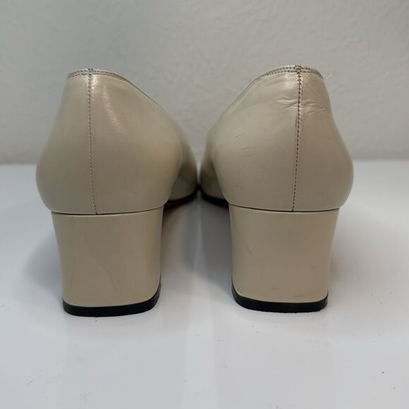 Salvatore Ferragamo Vintage Beige Block Heel Pumps Gold Cap Toe Sz 9 AA - Picture 4 of 7